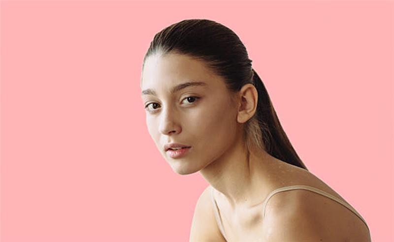 Skinimalism No-Makeup Beauty Trend 2025: The Minimalist Glow Revolution